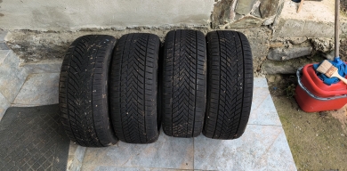 Vând roti de iarna 2 seturi 