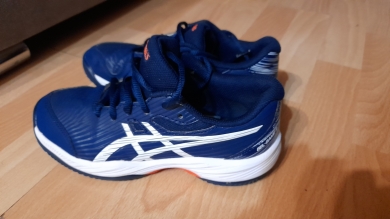 Vând pantofi sport Asics, pentru copii, m.33-34