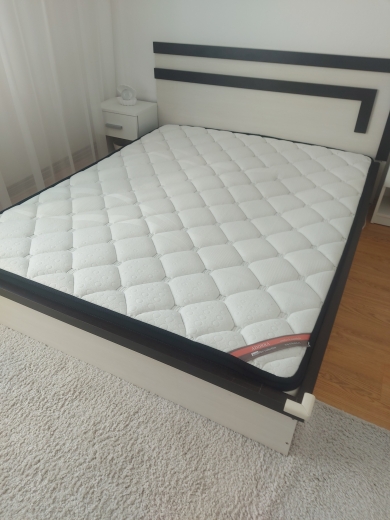 Vând pat dormitor +saltea